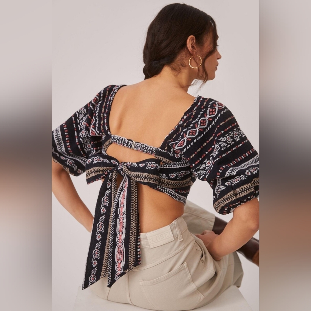 Anthropologie puff sleeve crop top